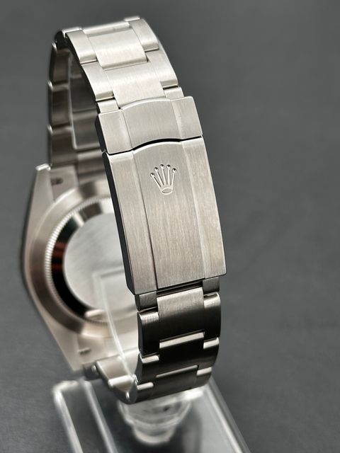 Rolex Oyster Perpetual 124300 Image 7